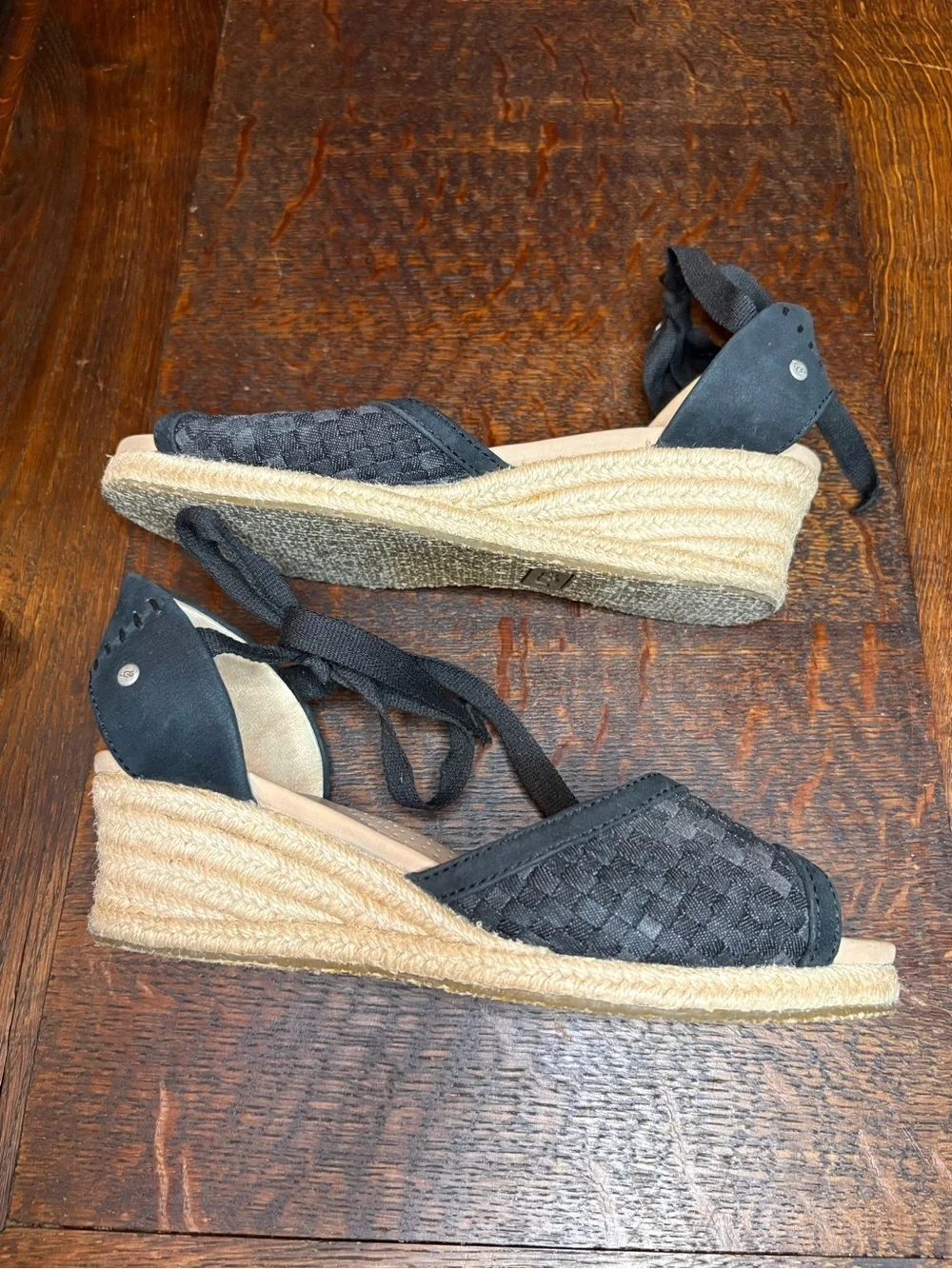UGG delmar black